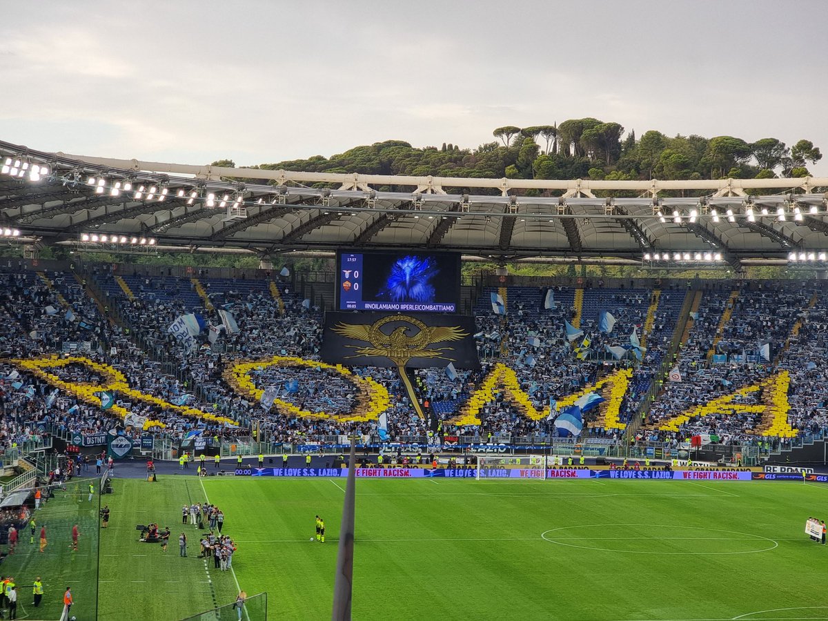 emme1963's tweet photo. scemi veri 😂😂😂😂😂😂
#lazioROMA https://t.co/lfqjUrM8ZI
