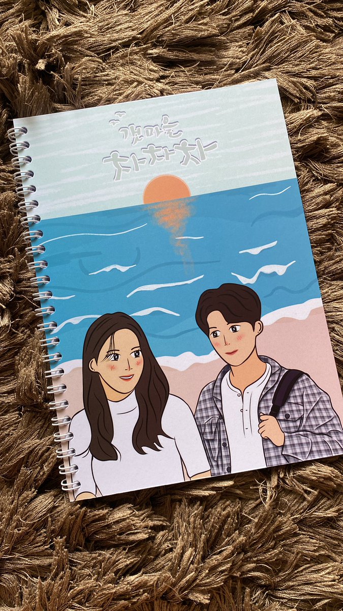 isanootes's tweet photo. Buat kamu yang suka banget sama drakor hometown cha-cha-cha, #isanootes punya cover yang ga kalah gemesnya loh. Dan bisa juga scan lagu romantic sunday!🤩  harganya start from 17rb aja😍 #HometownChaChaChaEp10 
#hometownchachacha #notebookcustom #drakor https://t.co/fVkiwCqT2x