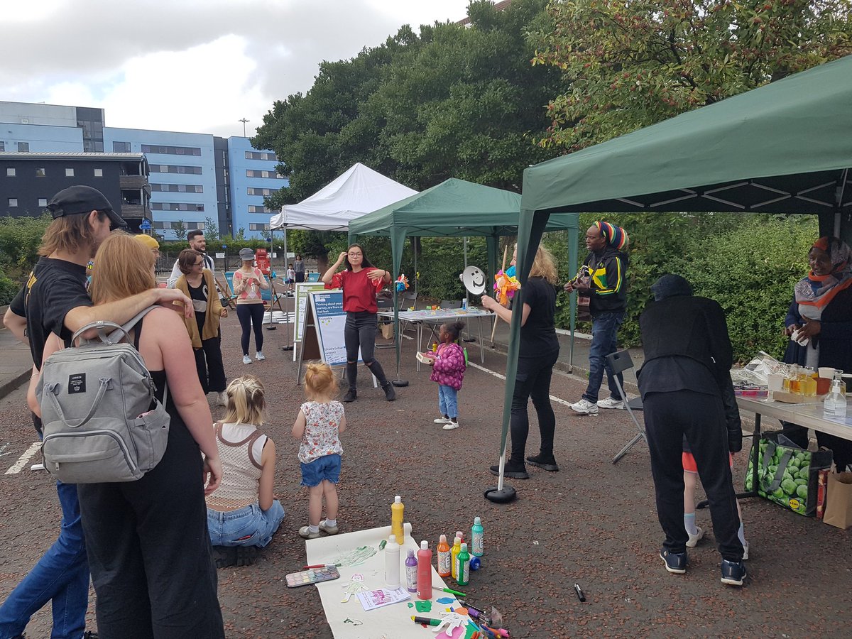 Dralia_p's tweet photo. I have been a bit sceptical about the benefits of a #CarFreeDay in Shieldfield where most people don't have a car anyway, but huge thanks to @JuliaHHeslop and all the @DwellbeingS #Shieling team for making it happen. Love seeing community flourish like this https://t.co/9eUwY1mAHr