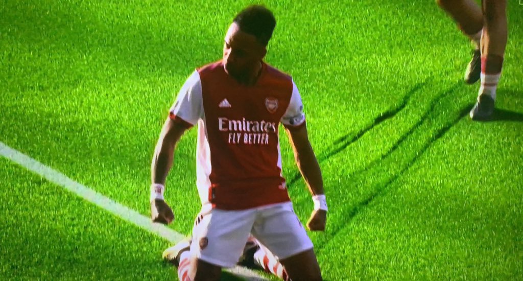 GoonerViews's tweet photo. Aubameyang tribute to the king. 😍 https://t.co/Ye84DxKov3