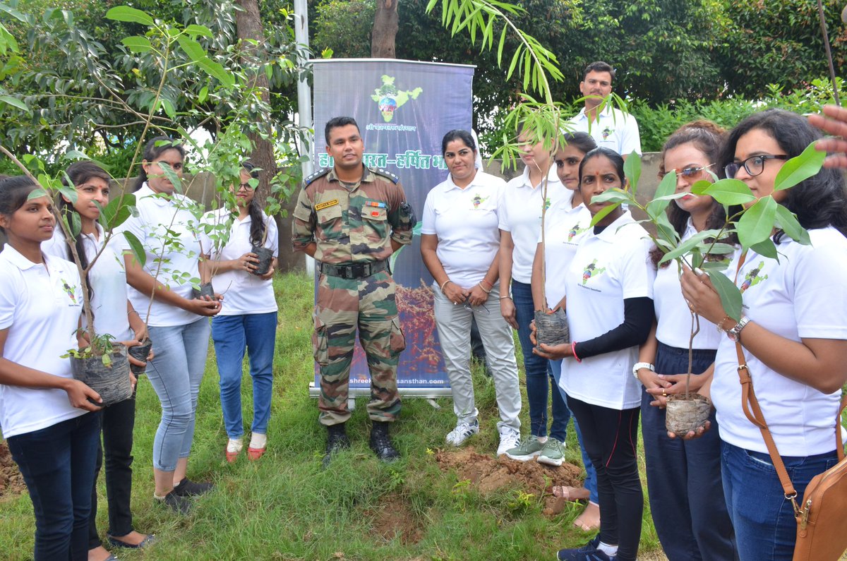 kalptaru108's tweet photo. Proud Moment 💪
TeamKalptaru with Indian Army🇮🇳
#WildlifeGuardian #IndianArmy #TeamKalptaru #TreePlantation #environment #India https://t.co/ogolND0nTU
