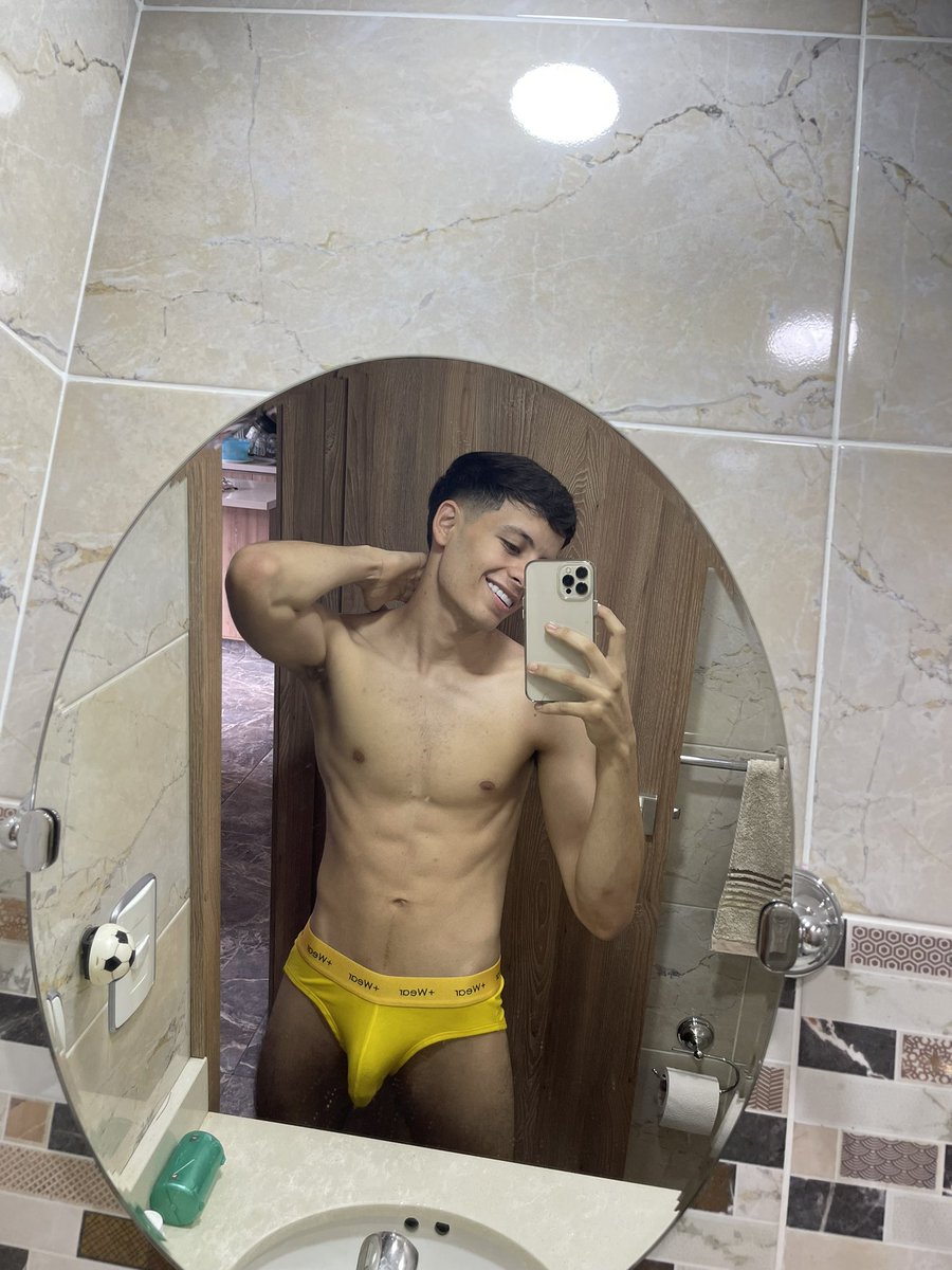 AlejoZapata22's tweet photo. Contenido al dm pagos por Bancolombia Nequi Paypal solo respondo mensajes a quien va comprar ⚡️ https://t.co/zMPdwvxpyB