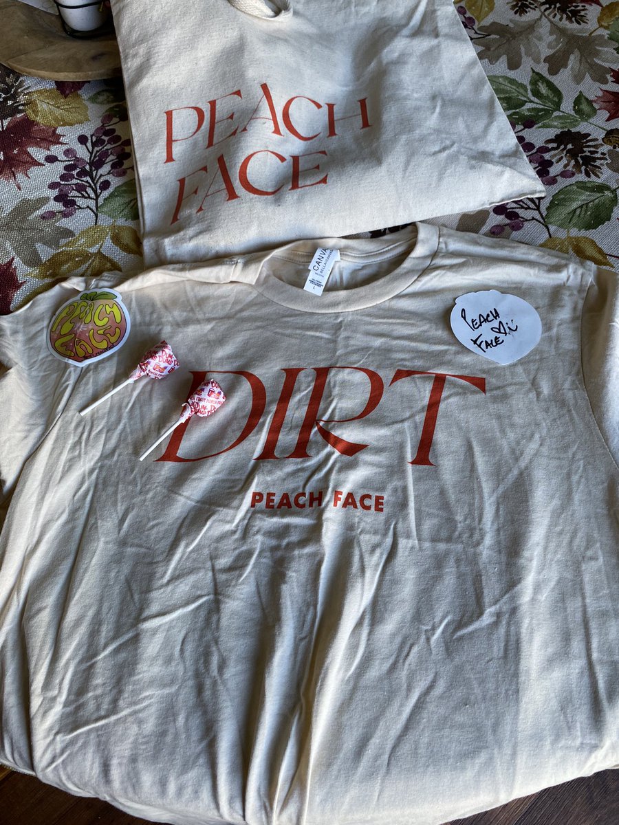Does your favorite artist include lollipops and a signed sticker with their merch? Didn’t think so. <a href="/hey_peachface/">Peach Face</a> #FireflyFestival