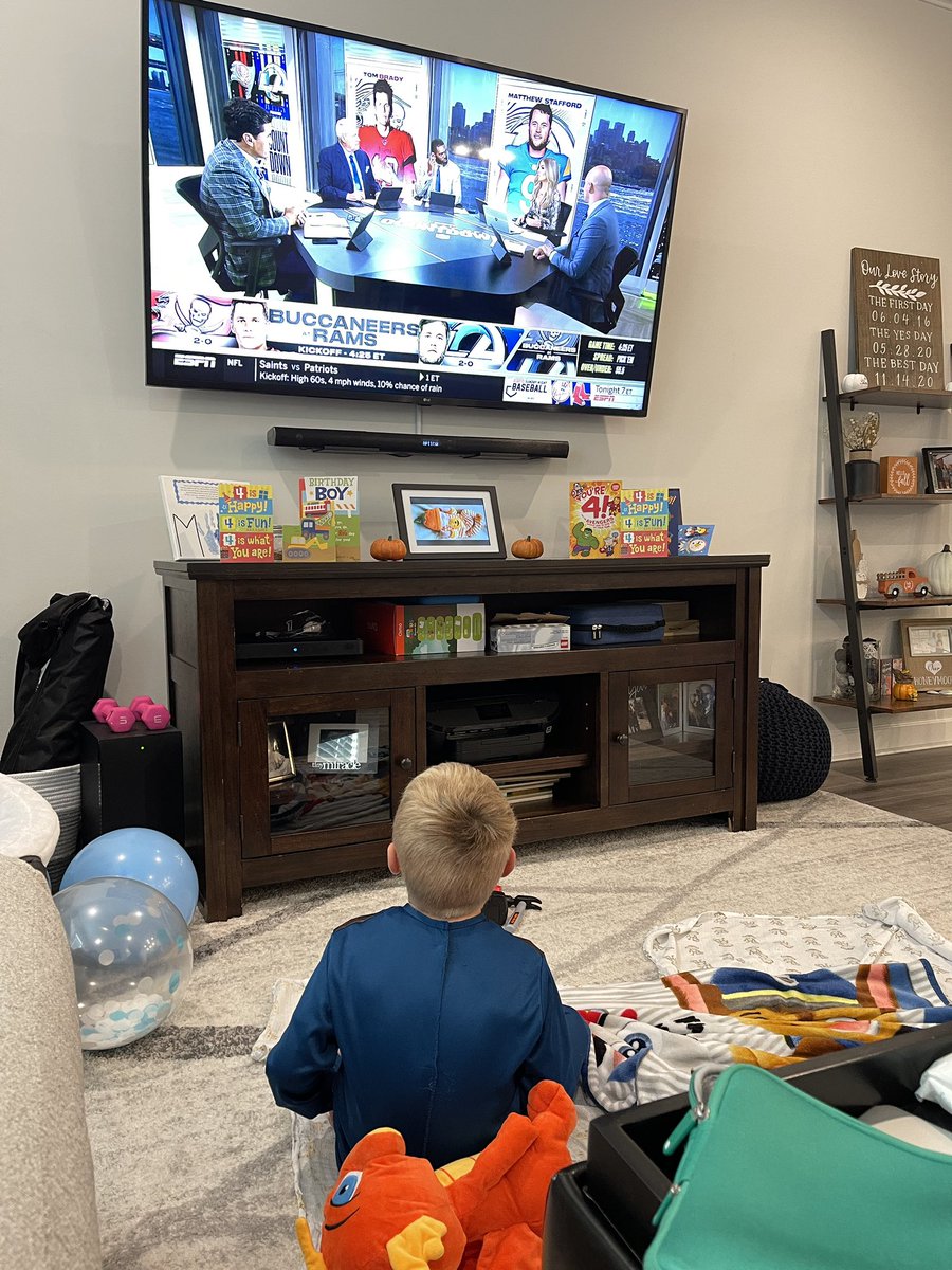 ATL_EN's tweet photo. 4yrs Old and STUCK ON PRE-GAME!! Fuckin love this guy!! 💙
#BestKiddoEver!
SUNDAY FOOTBALL WITH MY LITTLE!! There is nothing better💯 https://t.co/kbqbeDn117