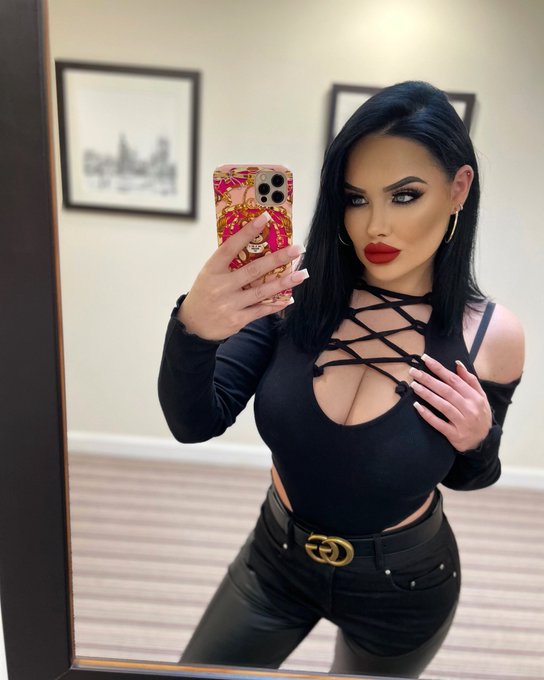 Woke up with an attitude 💋 https://t.co/0YZjvrd18f