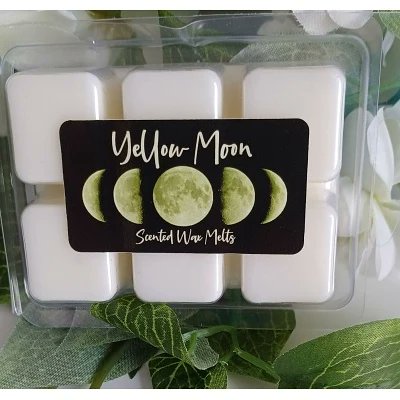 CandlesYellow's tweet photo. Coconut Island, Velvet Peony &amp; Oud and Parma Violet melts all reduced £3 each https://t.co/XLCyzMb2gL #clearance  #sale https://t.co/N1mLNYJTyw
