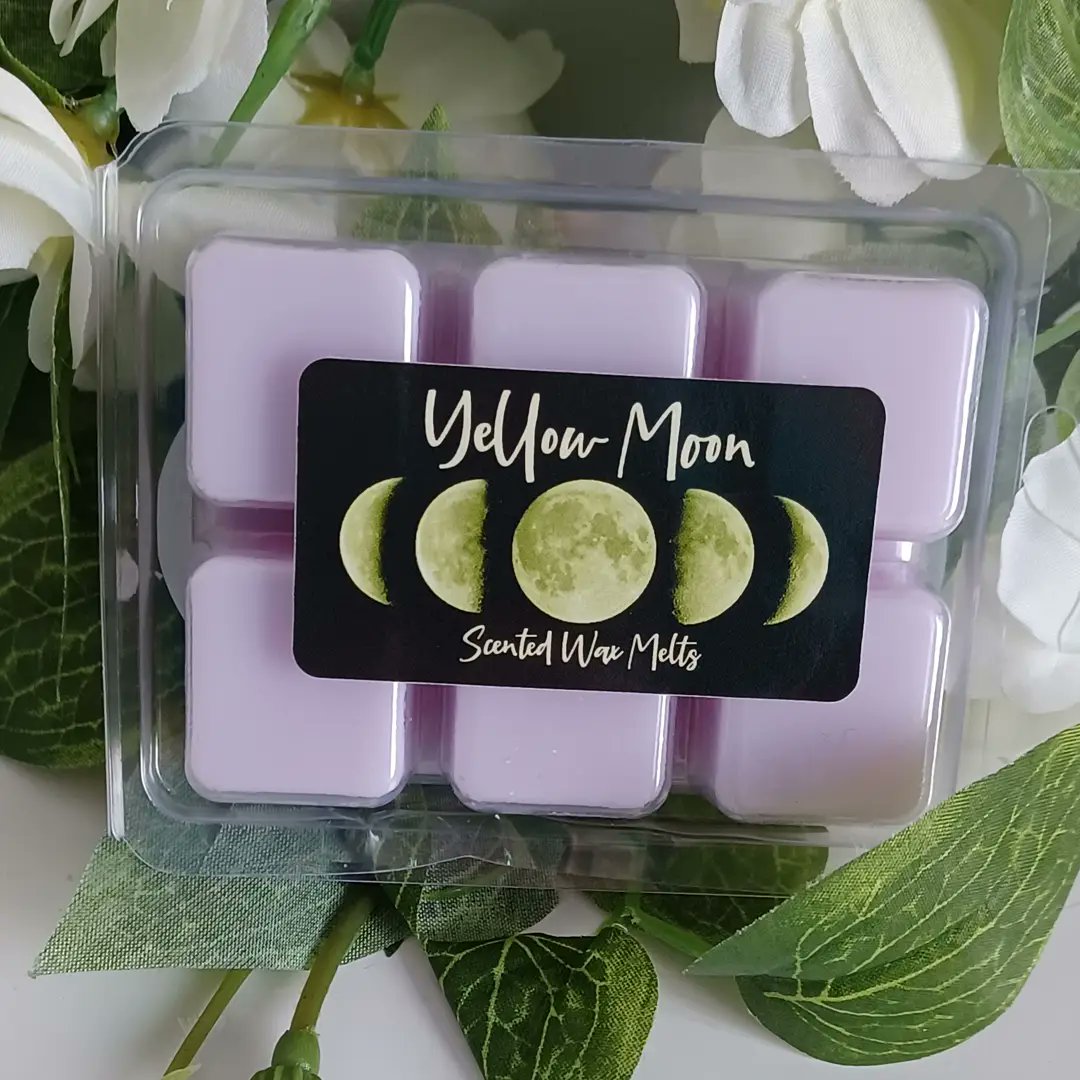 CandlesYellow's tweet photo. Coconut Island, Velvet Peony &amp; Oud and Parma Violet melts all reduced £3 each https://t.co/XLCyzMb2gL #clearance  #sale https://t.co/N1mLNYJTyw
