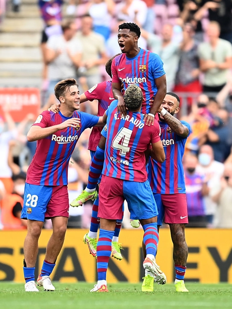 FAOUdEYXIAceG5i?format=jpg&name=medium