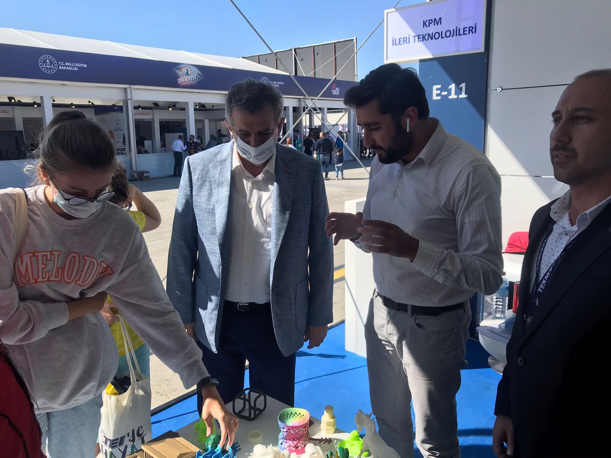 TechnologyKPM's tweet photo. Sanayi ve Teknoloji Bakan Yardımcımız Sn Hasan Büyükdede ve SAHA İstanbul Genel Sekreteri Sn @ilhamikeles Teknofest standımızı ziyaret ettiler. 
@sahaistanbul https://t.co/0r152wSpNr