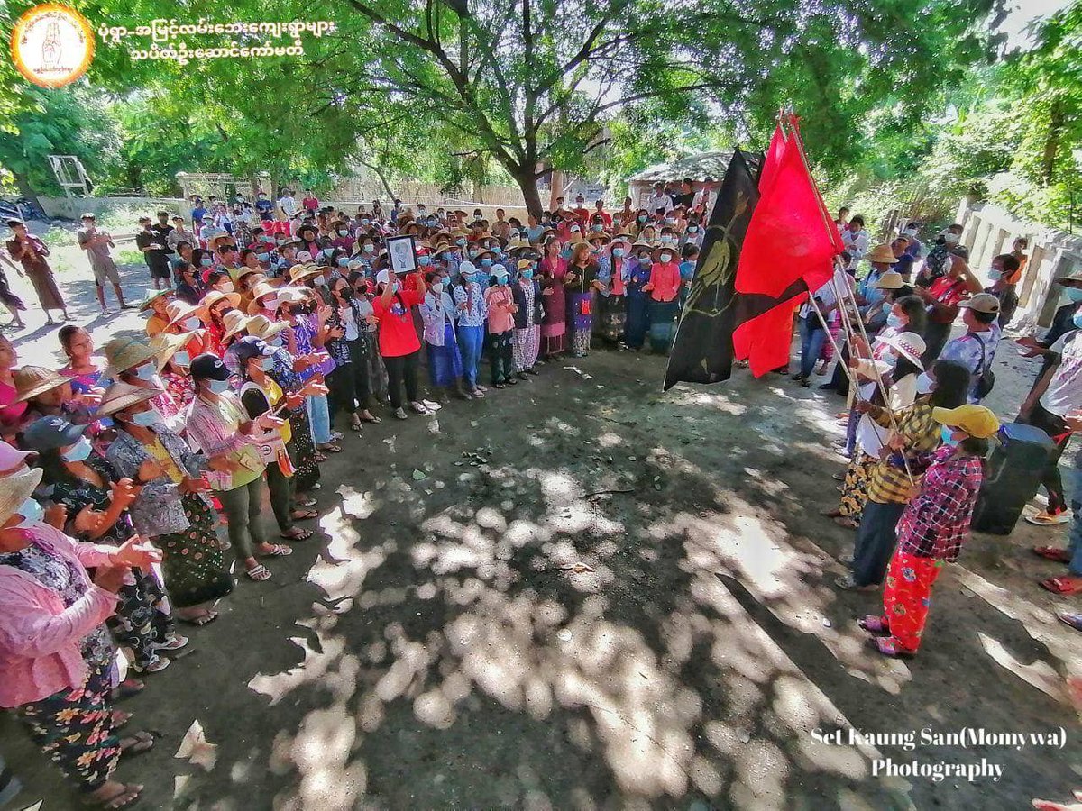 Myanmar_Now_Eng's tweet photo. Multiple villages in Monywa demonstrated today (Sep 26) to mark birthday of detained protest leader Wai Moe Naing and to show their opposition to Myanmar's military junta.

Wai Moe Naing, 26, has been charged with 10 counts including murder. 

Photos: CJ

#WhatsHappeningInMyanmar https://t.co/rY7P2Tc3EB
