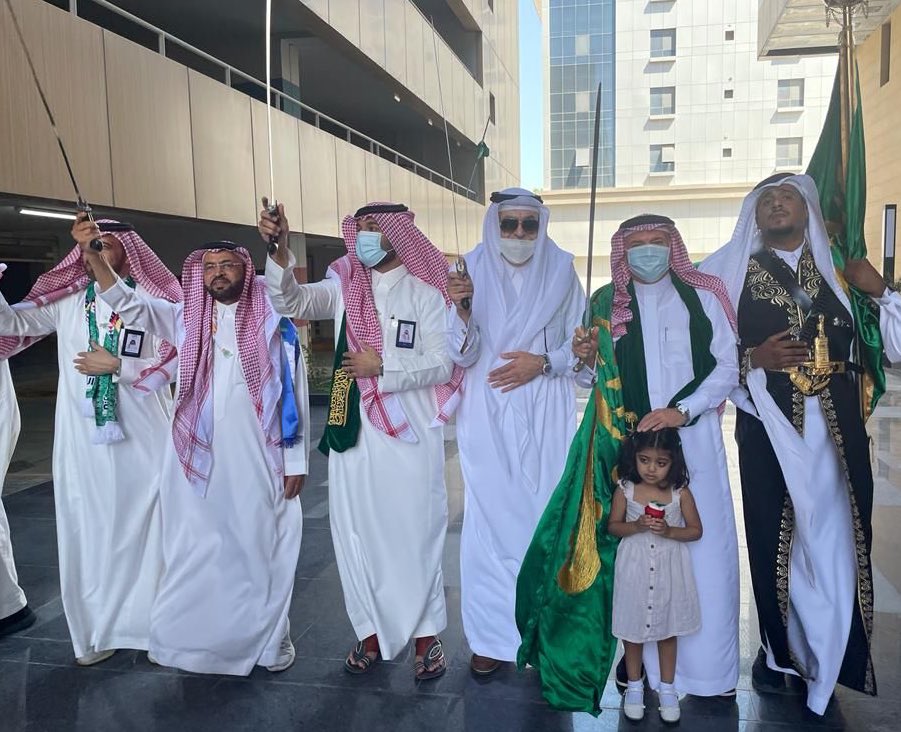mininewsksa's tweet photo. احتفلت شركة سالم بالحمر القابضة بـ #اليوم_الوطني٩١ بحضور رئيس مجلس الادارة أ.سالم بالحمر و منسوبي المجموعة وسط تطبيق الاجراءات الاحترازية.
وقدم بالحمر التهنئة للقيادة الرشيدة بهذه المناسبة داعياً العلي أن يديم على بلادنا الأمن والأمان والعزة والتمكين .
#هى_لنا_دار_٩١ 
 @SBHGCO https://t.co/CyKmB97PIN