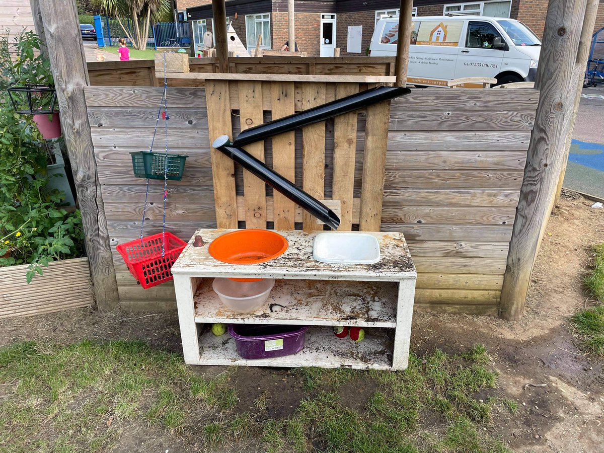 HannahJRees's tweet photo. Working on the mud kitchen for @lordshipfarm1 https://t.co/pESNM9VHuI