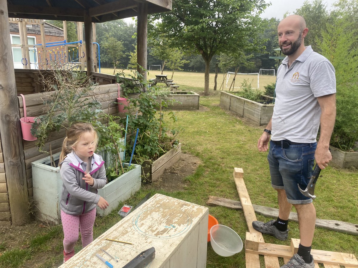 HannahJRees's tweet photo. Working on the mud kitchen for @lordshipfarm1 https://t.co/pESNM9VHuI