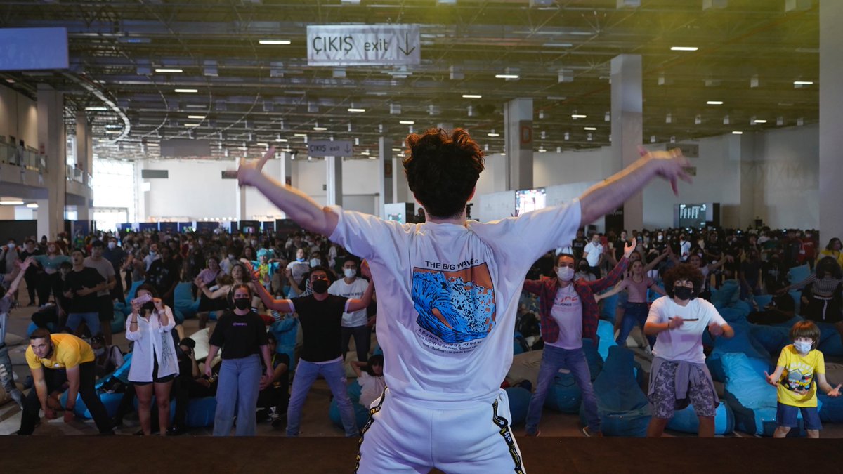 Umutcan Tütüncü ENERJİNE SAĞLIK! 🔥 Ana sahnemizde harika bir Just Dance showu izledik. Bizimle birlikte eğlenen tüm katılımcılara teşekkür ederiz! ♥️ #izmiroyunfestivali #izmiroyunfest