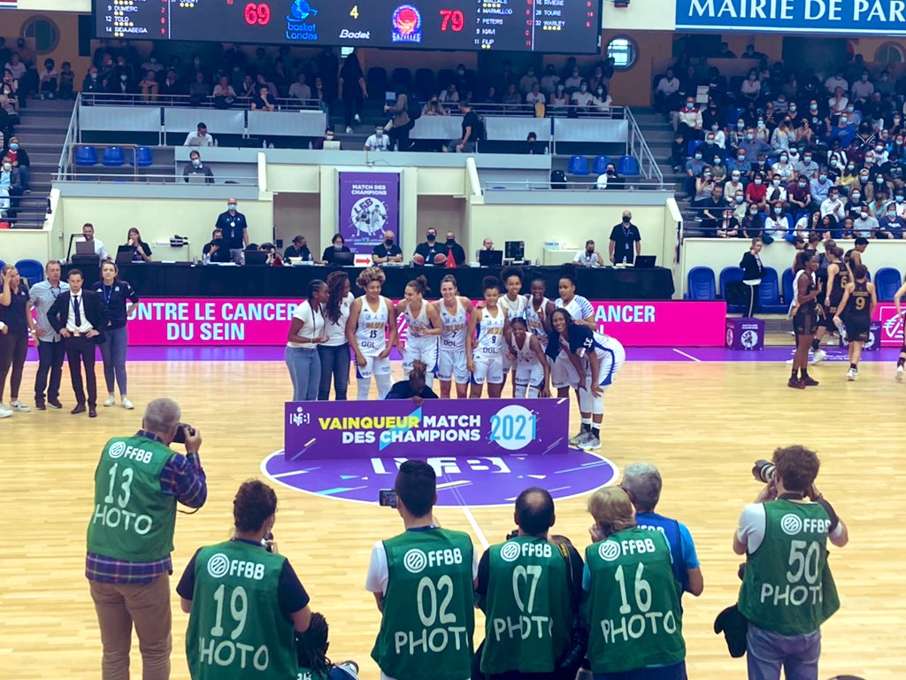 aureliebresson's tweet photo. Belle victoire du @BasketLMA qui remporte le trophée du Match des Champions contre @BasketLandes 🏀
#MatchDesChampionsLFB @basketlfb @ffbasketball https://t.co/Kf8DoGhmdp