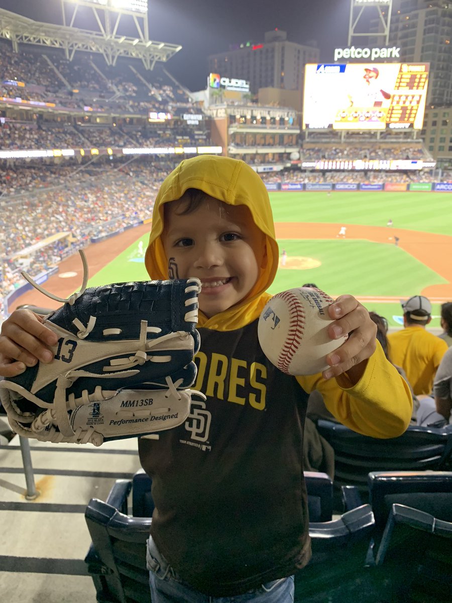 Shi_RayRay's tweet photo. Thank you to the kind gentleman that gifted this #MannyMachado ball to #XanderKane last night! You the real MVP π€π
P.S. he slept with this ball https://t.co/aJQjTZXpWC