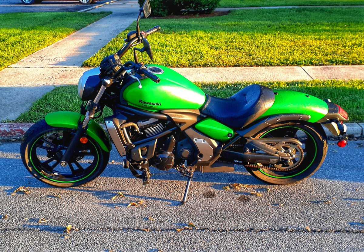 RayRunsLong's tweet image. I don'tgeek out on motorcycles, but I peeped this one a few days ago and thought of @stevemcl68 #kawasaki #onpoint