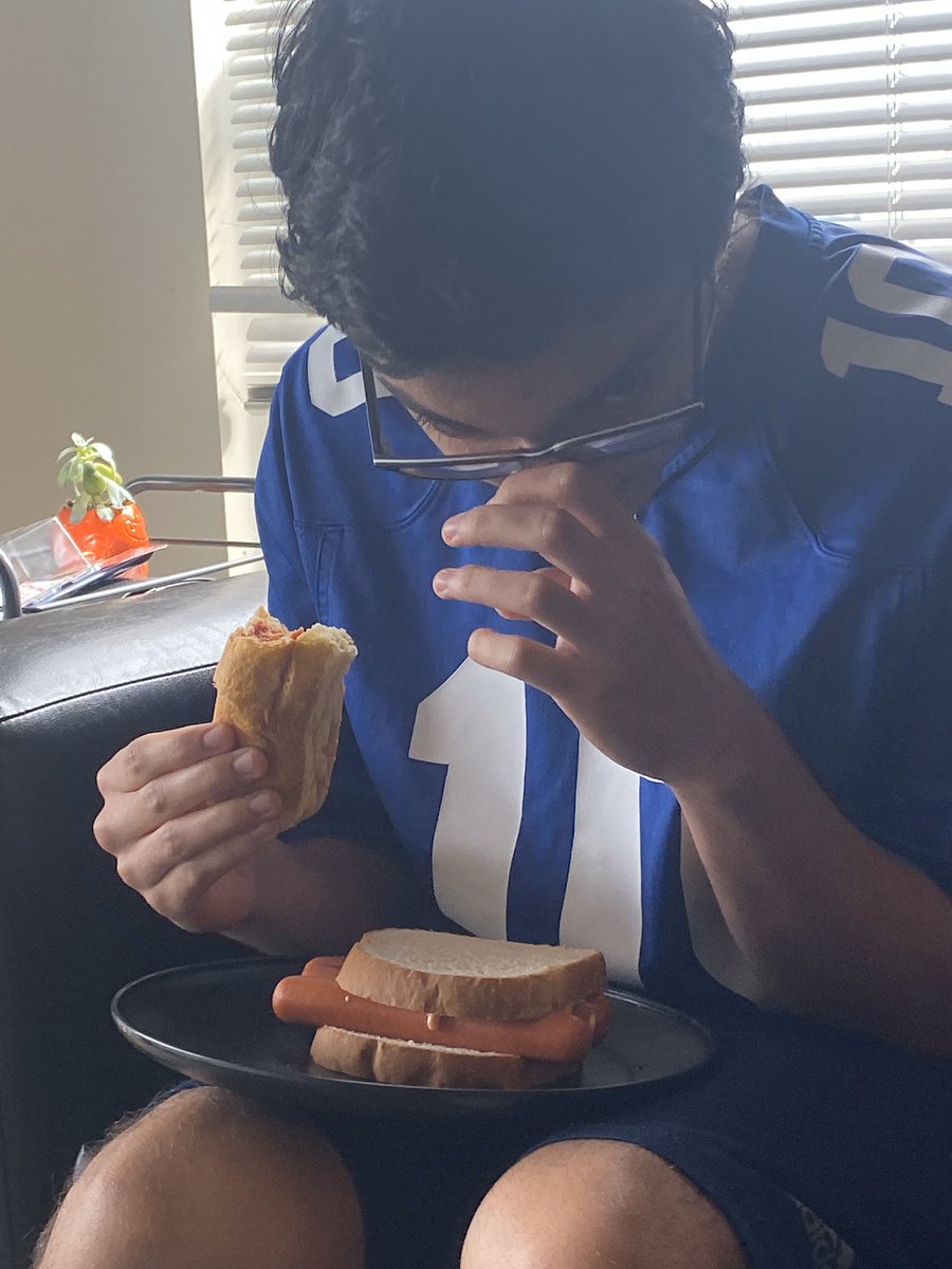 fcbnikhil8's tweet photo. glizzy god #giantsgameday #averagegiantsfan #danieldimes #tripledogsammie https://t.co/zw2aUvB6YD