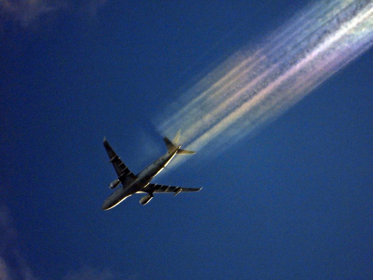 @RAFBrizeNorton @RAFLossiemouth @angegarrod @johnbilcliffe @Sx60Contrails @NCLairpics @marshn282 @Andy007_SR_A @rnavspotters @Dunibear @BenJamesPhotos @jaythegrumpy @xRMMike @naald @cvvhrn RAF RRR2301 KC-2 Voyager ZZ330 LMO-BZZ at 31,000ft over Thornton Lancashire