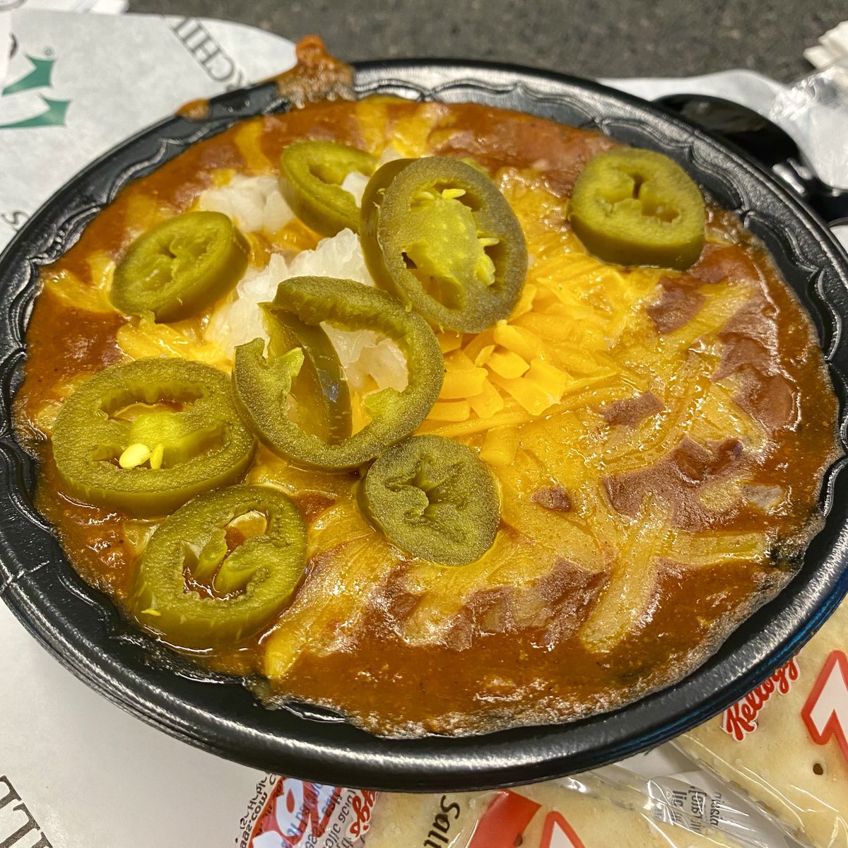 EJXD2's tweet photo. It’s a beautiful day for chili beneath the @twinspires ⁦@ChurchillDowns⁩. https://t.co/ycAfqJl3ed