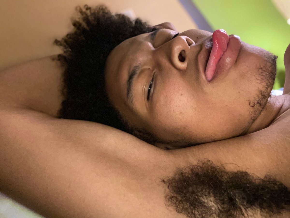 youngmastk's tweet photo. Damn I smell good in the mornings #findom #cashmaster #armpitgay @PromoRTpig @RT4Masters @king_aqua_rt7 @rtalphamuscles https://t.co/uWVqiLlFnq