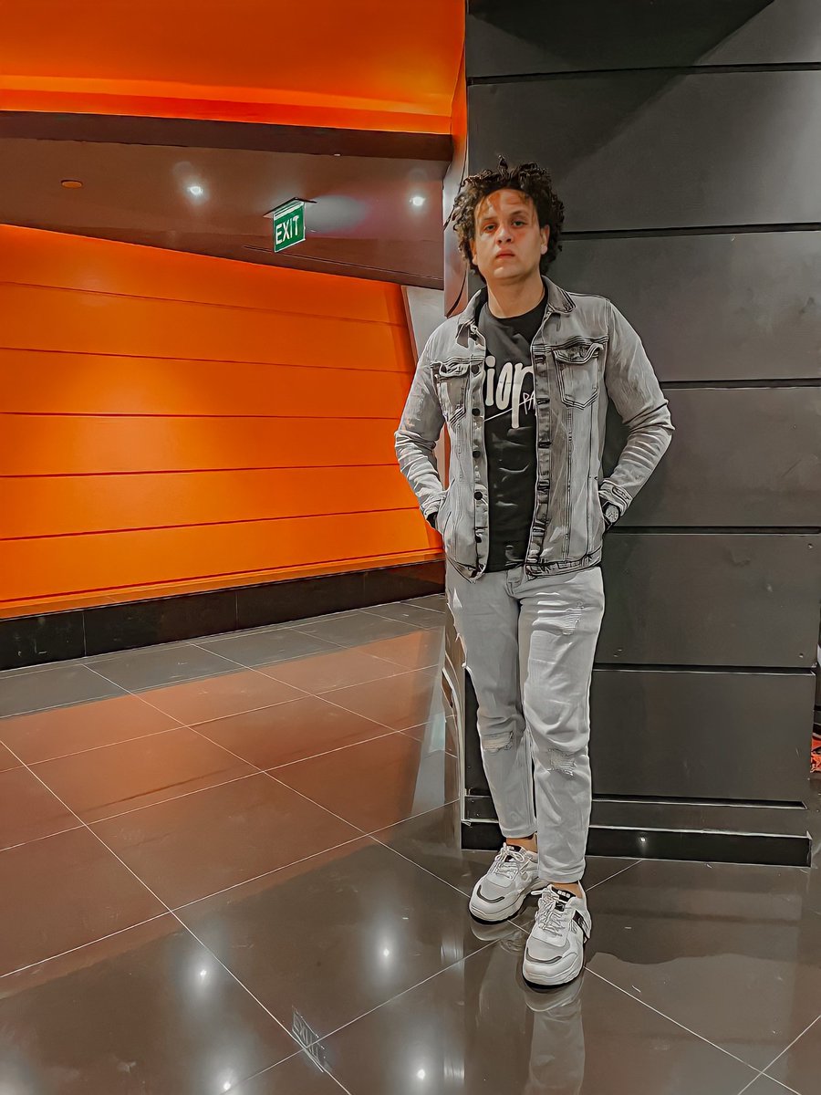 طول مافيه من العمر بقاء يبقا لابد كدا من اللقاء