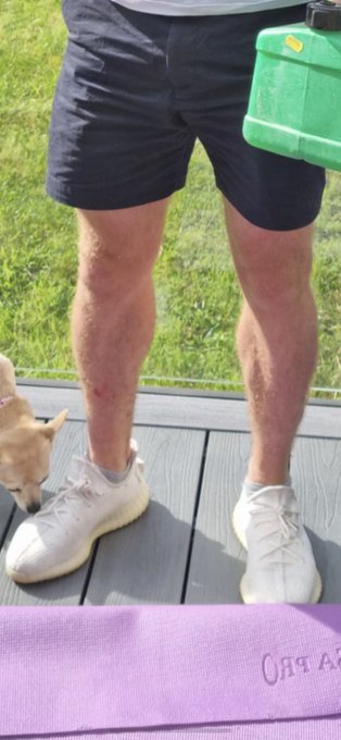 What&rsquo;s the name of these shoes? https://t.co/0QiCBGP66w