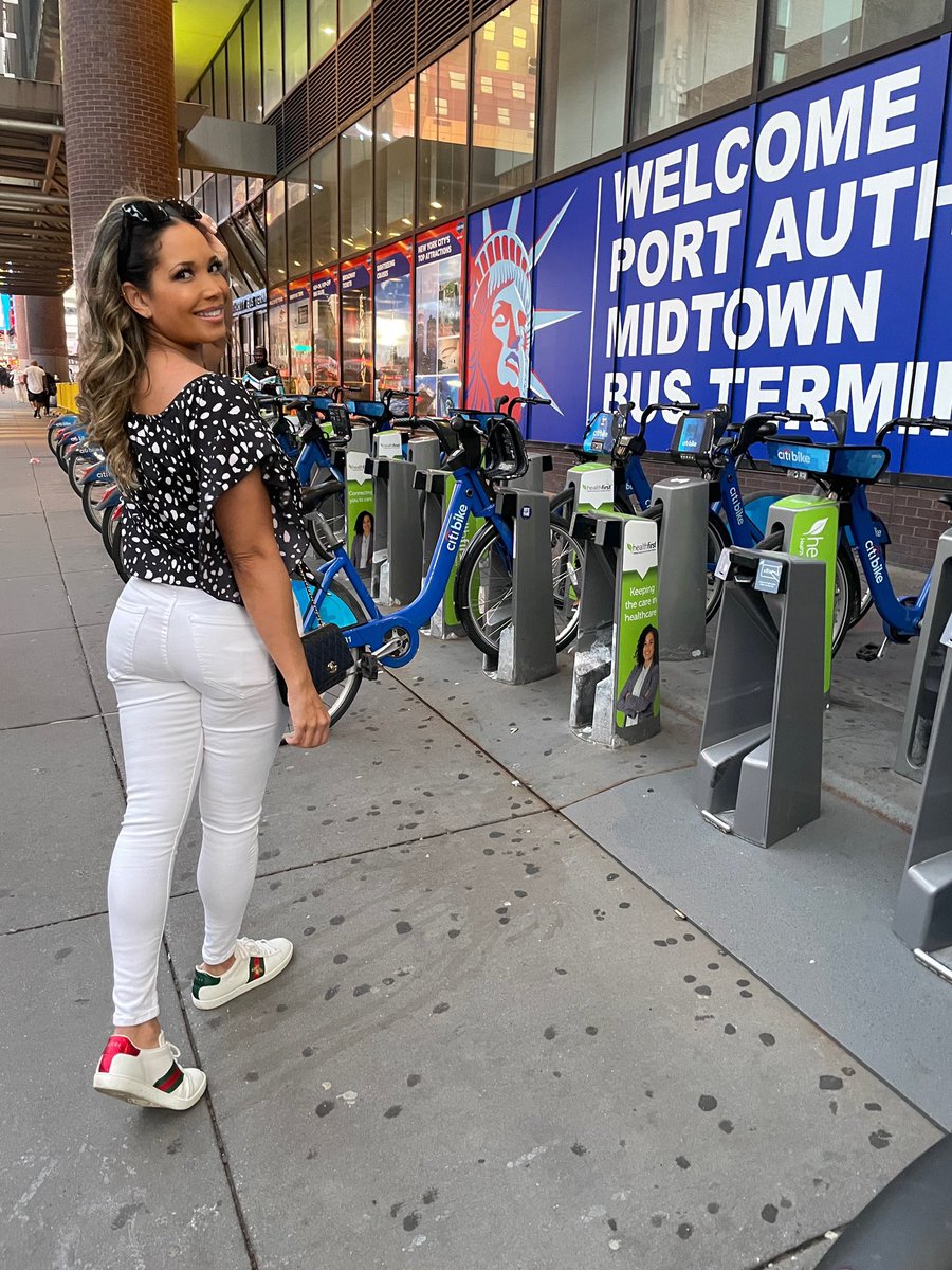 AstraOnTheAir's tweet photo. This weekend take a #citibike out for a FREE ride thanks to @citibikenyc
and @healthfirstNY. I teamed up
with #healthfirstny to spread the word
about their #firstridefree event. It runs until October 9th, so grab your helmet + click here to ride: https://t.co/43fWRJE4EE #ad #IC https://t.co/hinDxpejws