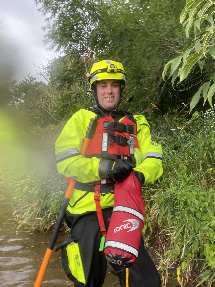 Today the crew took to the water for our Water Rescue training alongside our colleagues from <a href="/Hayfirestation/">Hay-on-Wye Fire Station</a> and <a href="/WelshpoolFire/">Welshpool Fire Station 🏴󠁧󠁢󠁷󠁬󠁳󠁿</a> #oncall #firefighter <a href="/mawwfire/">Tân CGC / MAWW Fire</a>