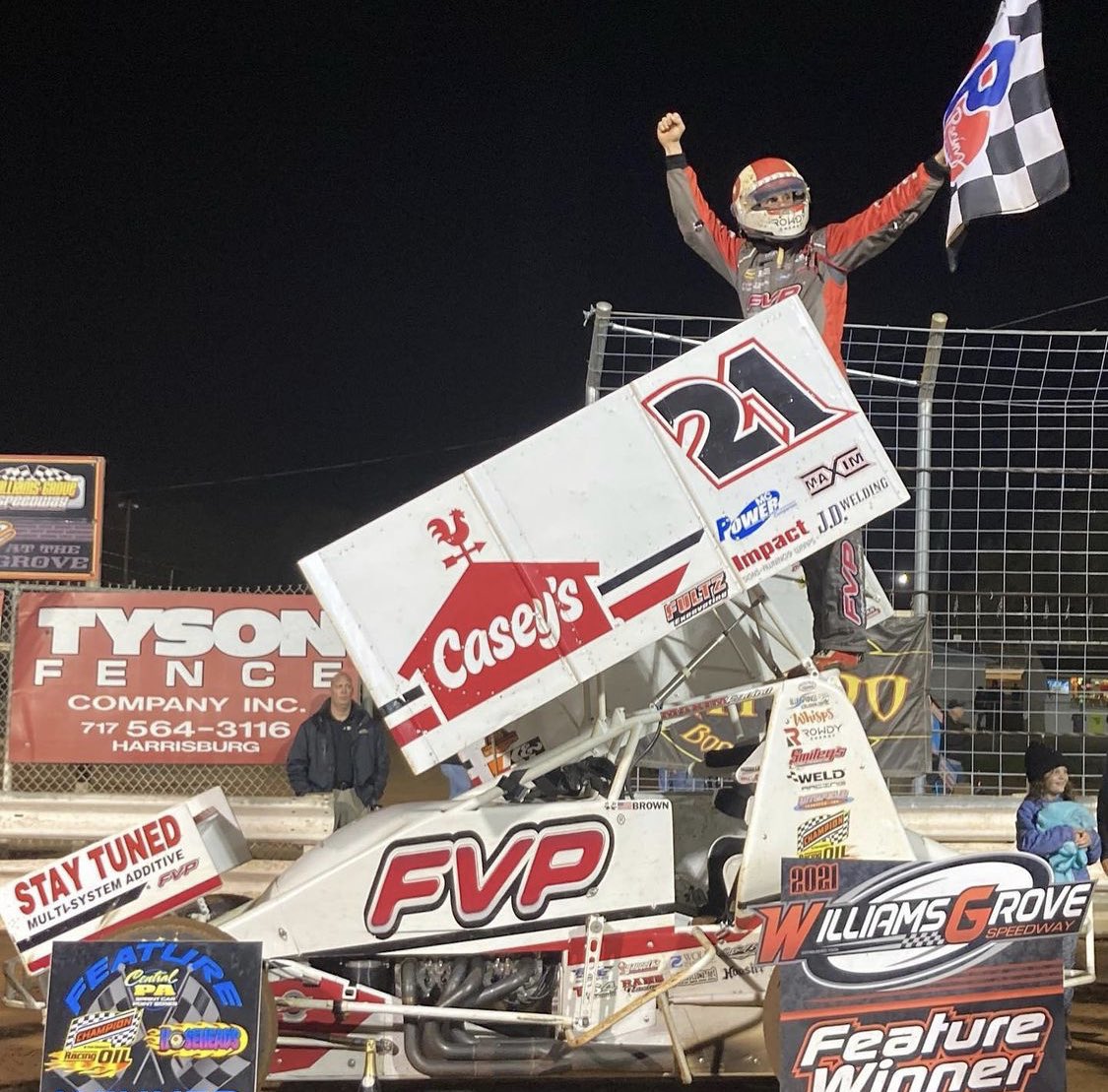 WeldRacing's tweet photo. Huge congrats to @BrianBrown21 for picking up his first feature win Williams Grove Speedway 👏 

#WELDRacing #WeldWheels #RunWeld #WELDStrong #SprintCar #Racing #DirtTrackRacing #MadeinKC #Winner https://t.co/hsCVeVaywA