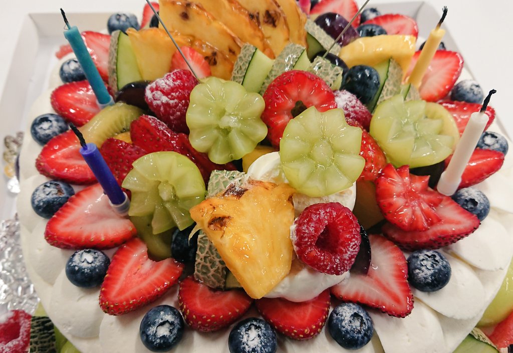 サラリーマン班長 でんきちさん お誕生日おめでとうございます めっちゃ美味しそうなケーキですね D ﾊｧﾊｧ