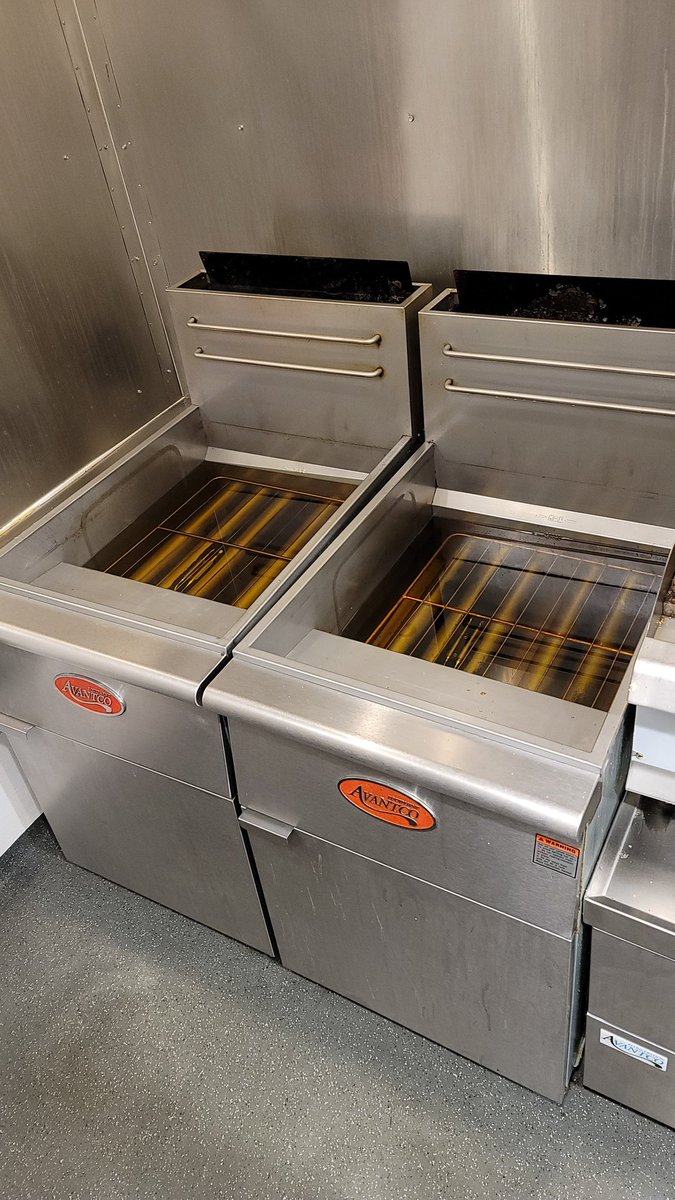 uncensoredcheff's tweet image. #kitchenthings #cleanfriers #happyopening