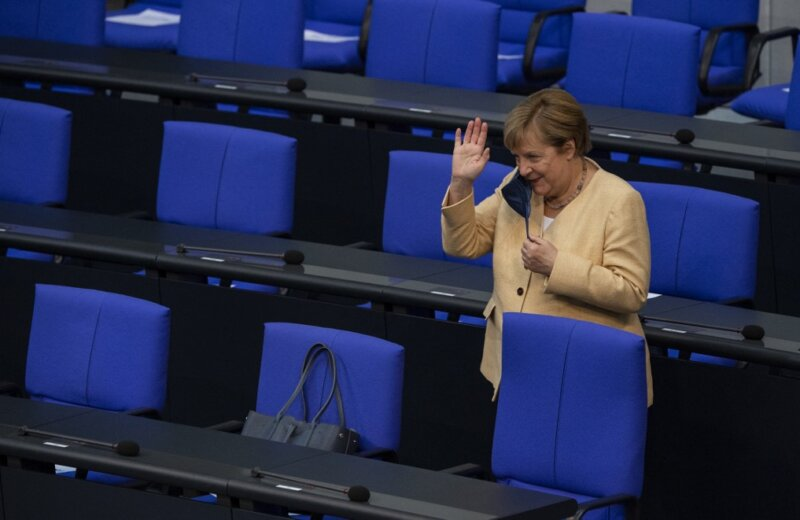 📢 Hoy en Alemania 🇩🇪 se están celebrando las elecciones más importantes de las últimas décadas, al marcar la salida de Angela Merkel del gobierno alemán tras 16 años como Canciller. 

En este hilo les contamos algunas claves de este evento crucial 🧵👇