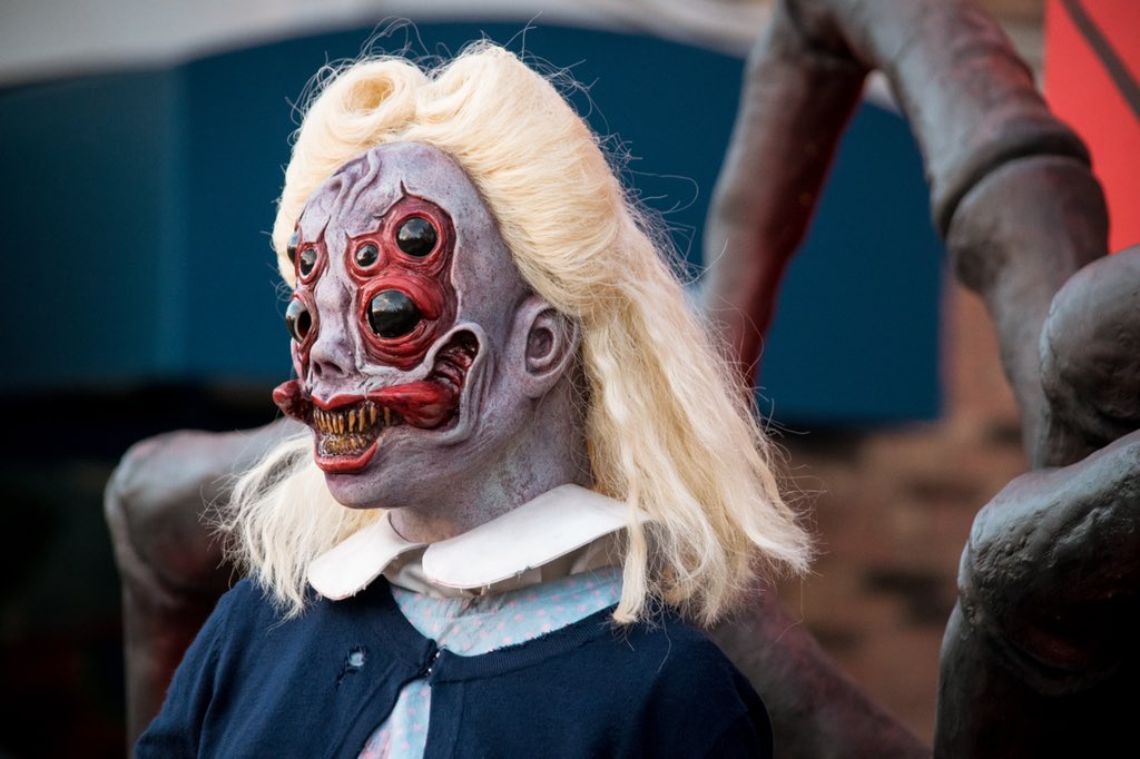 MichaelCarelli's tweet image. We STAN @CryptTV in this household ❤️💀

#CryptTV #HHN #HHN30 #HalloweenHorrorNights #HalloweenHorrorNights30