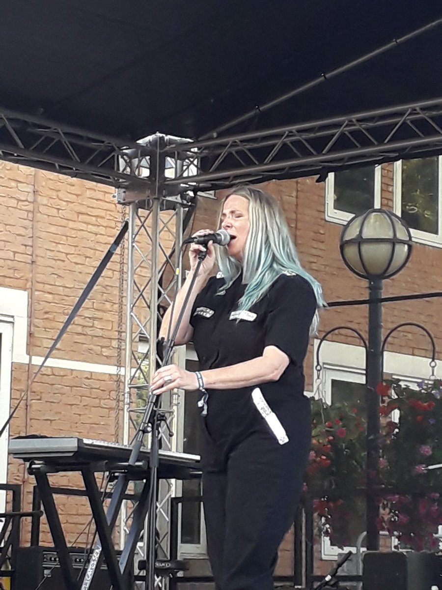 deepcarlad's tweet photo. Got a love a bit of 90s indie on a Sunday afternoon @eelpierecords @salad_band https://t.co/1JKn3g713J