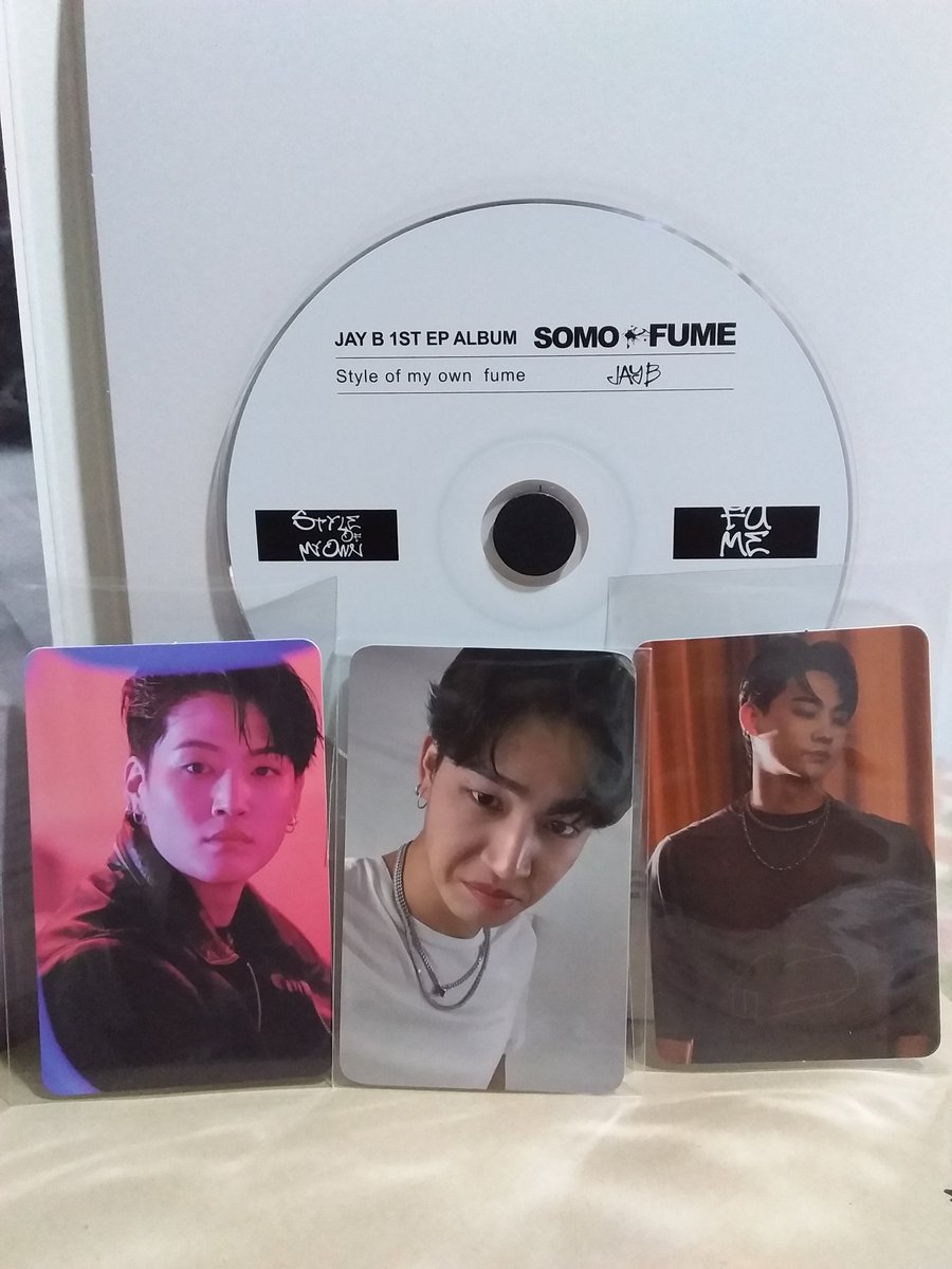 _defdann's tweet photo. Después de un mes del lanzamiento de SOMO: FUME, por fin tengo mi albeom 🌴💚😭. Es tan hermoso!!! Mi primer álbum! 
#SOMOFUME #JAYB #JAYB_SOMOFUME @jaybnow_hr https://t.co/ryesnZbdI6