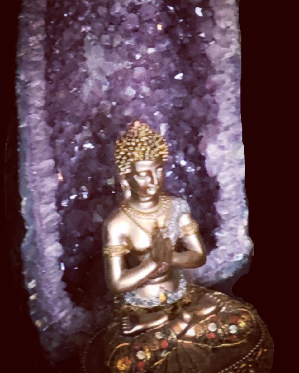 PixieDustSRQ's tweet photo. Buddha and amethyst https://t.co/tohLp6Jbzk