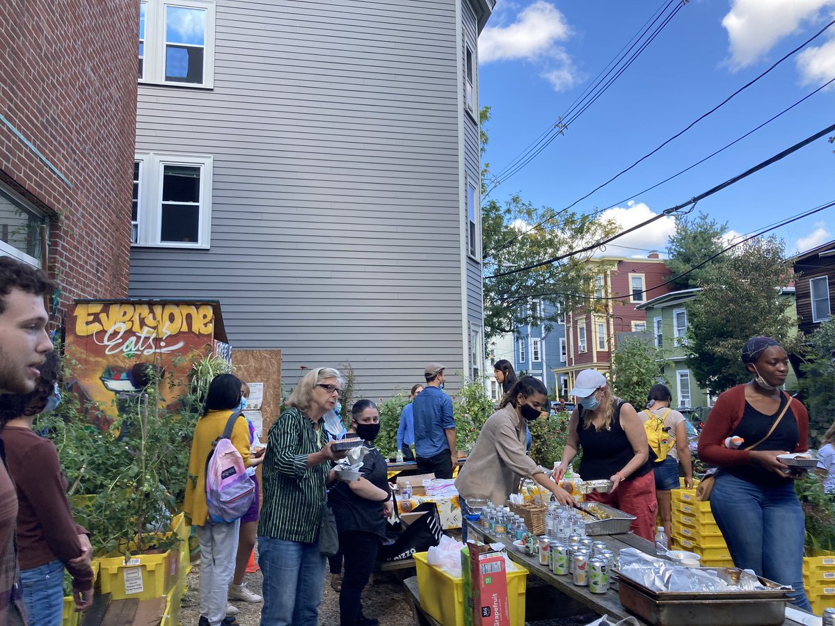 Food distribution time 😇