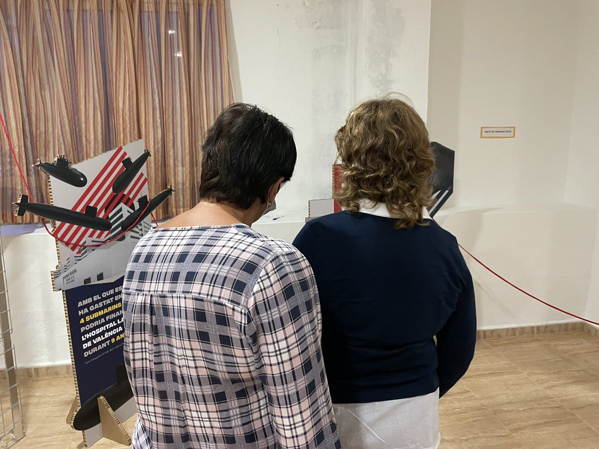 📸Imatges de la inauguració de l’exposició 💣”El Fil de la Por” a Barxeta, emmarcada en el projecte 🤝#ValènciaPerLaPau del <a href="/fonsvalencia/">Fons Valencià per la Solidaritat</a>, cofinançat per la <a href="/dipvalencia/">Diputació de València</a> 

👤Amb Vicent Mahíques, Alcalde de Barxeta

🖼Exposició fins 4 octubre al Centre Parroquial (Av. Jaume I, 5)
