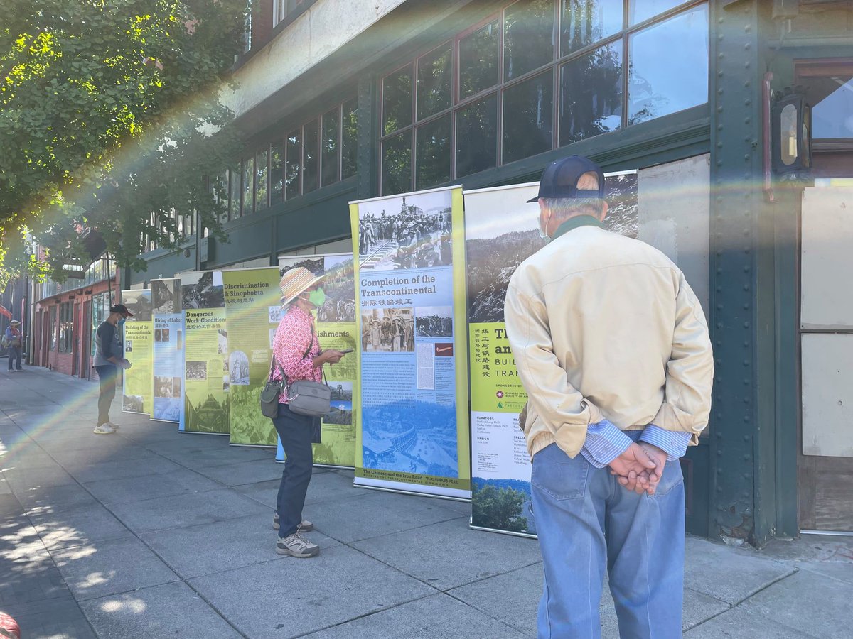 ChineseOregon's tweet photo. Remembering their ancestors at family reunion is a part of the tradition during mid-autumn festival. This year we displayed the seven panels from Chinese Railroad Workers in North America Project at Stanford University https://t.co/LNC7bBQKty. https://t.co/0QmUAIXOoi
