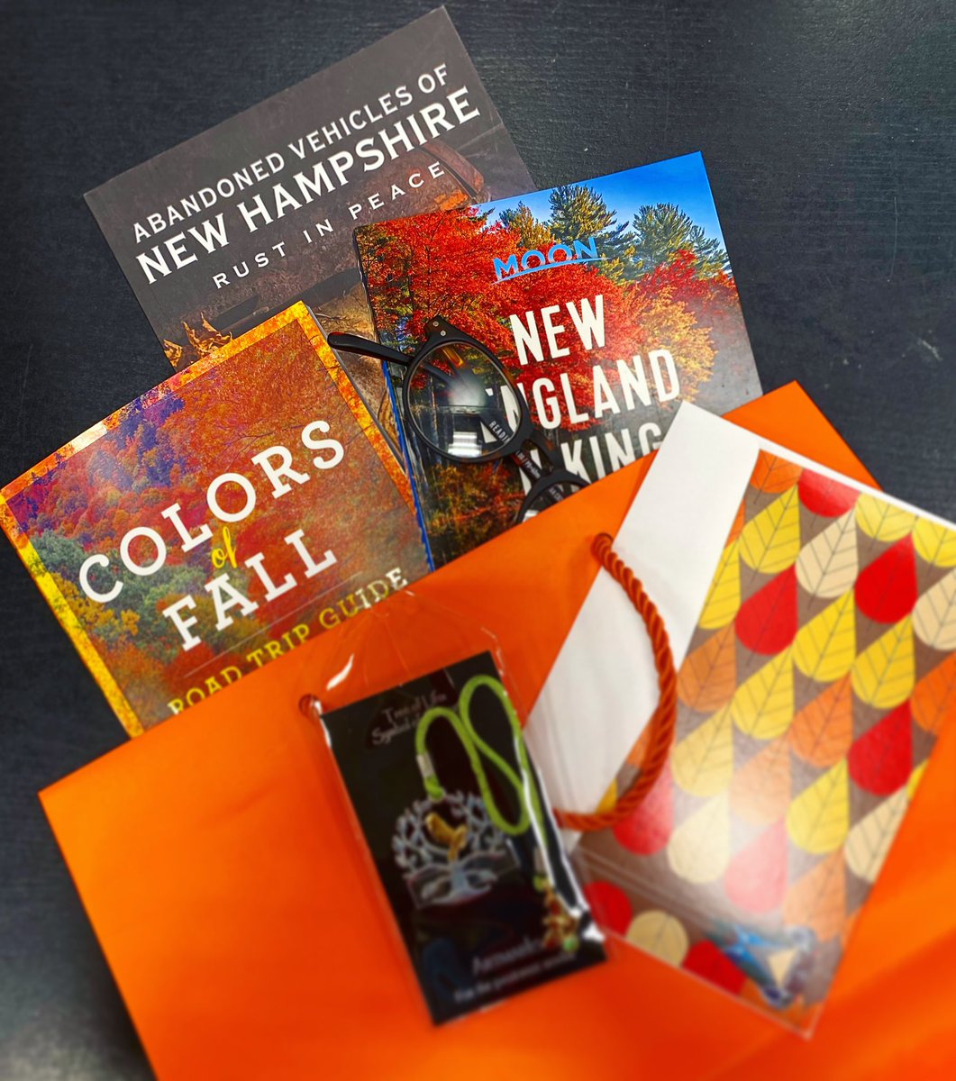 BNManchesterNH's tweet photo. We have an excellent selection of fall themed gifts, have a special day coming up but have no idea what to get? Ask one of our booksellers for some recommendations! 🍁 🎁 #bookstagramcommunity #barnesandnoble #bookstoresofinstagram #bookstorelife #newhampshire #fallgifts https://t.co/clX6LFWsXP