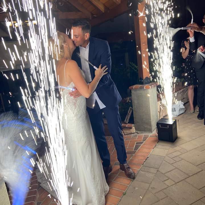 CookiesAEC's tweet photo. Los Willows makes dream wedding come true after adversity of pandemic cancelations &amp; postponements..
Just stunning! https://t.co/ErA3tYWpsa