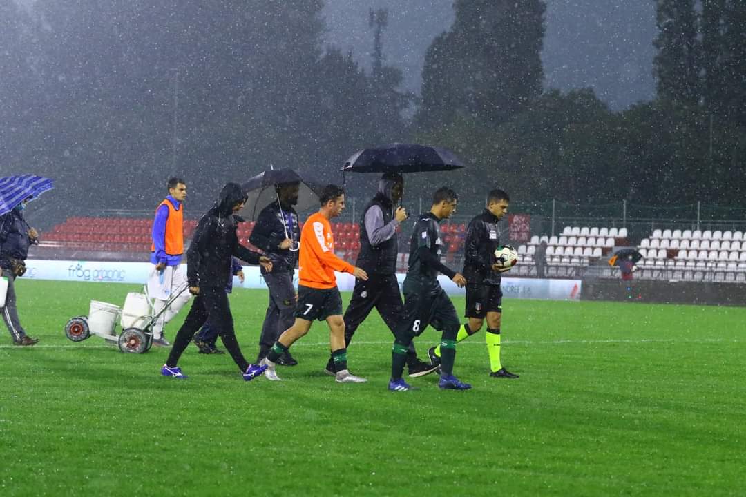 fclubsuedtirol's tweet photo. LA PARTITA E' STATA DEFINITIVANTE SOSPESA.

DIE PARTIE IST ENDGÜLTIG UNTERBROCHEN.

#FCS #FCSüdtirol #Whitereds #SerieC #passion #LEGFCS #LegnagoSalusFCSüdtirol #PassioneBiancorossa #26settembre https://t.co/wMn7970Unv