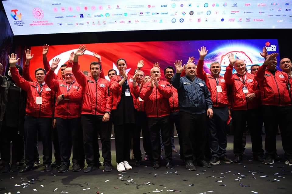 samsun_univ's tweet photo. TEKNOFEST 2022 SAMSUN'DA!

Hem üniversitemizin hem de bağımsızlığımıza giden yolun ilk kilometre taşı olması hasebiyle Milli Mücadelenin sembol kenti olan Samsun'umuzun adını yücelten ve 2022 yılında Teknofest'in Samsun merkezli olarak yapılacak olmasında https://t.co/a5HIZpeXdA