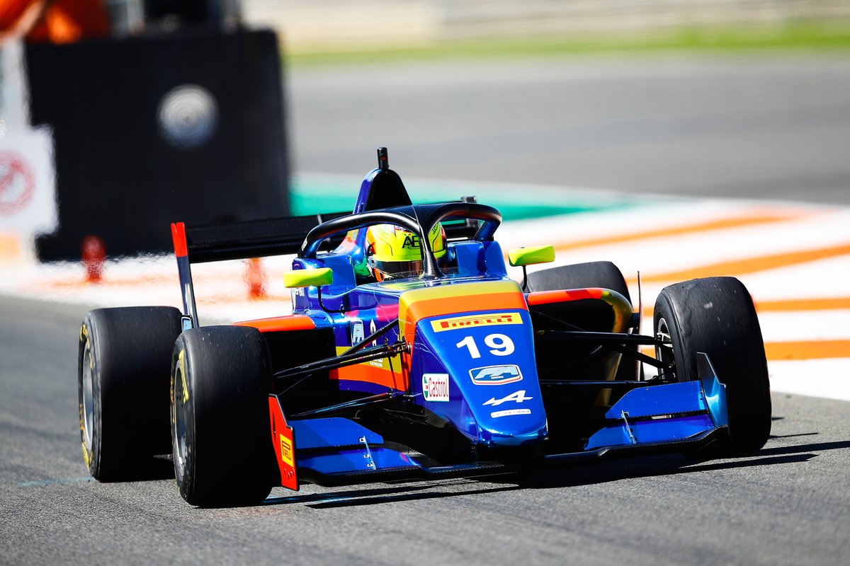 MrRed77_'s tweet photo. Rosso makes hard-fought recovery in second Valencia race. A red flag put an early end to Q2, relegating Rosso to the 12th row as he lost the opportunity to finalize his best lap. However, the Italian racer bounced back with a convincing race pace and some brilliant overtaking https://t.co/RUubFFyZU6