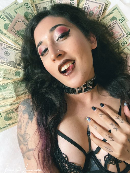 your cash? No, that’s MY cash. Thanks. 💸

This slut begged Me to take a photo laying on the cash he eagerly