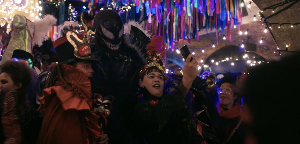 SpiderManBRA's tweet photo. Pessoas com o     //   Pessoas com o
Homem-Aranha               Venom https://t.co/4Ut8l2dRwF