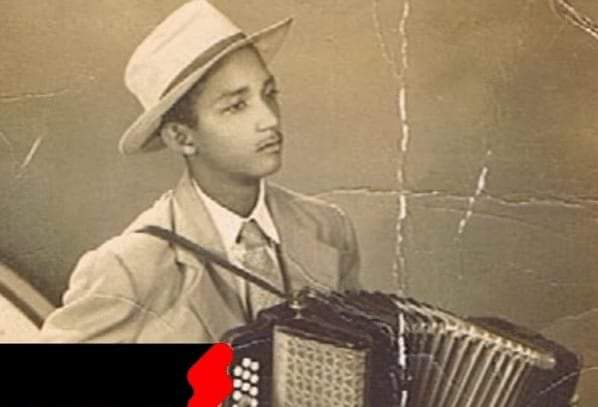 Miren la joya que me encontré entre todas mis cartas amarillas.
<a href="/Lisandromeza/">Lisandro Meza</a>