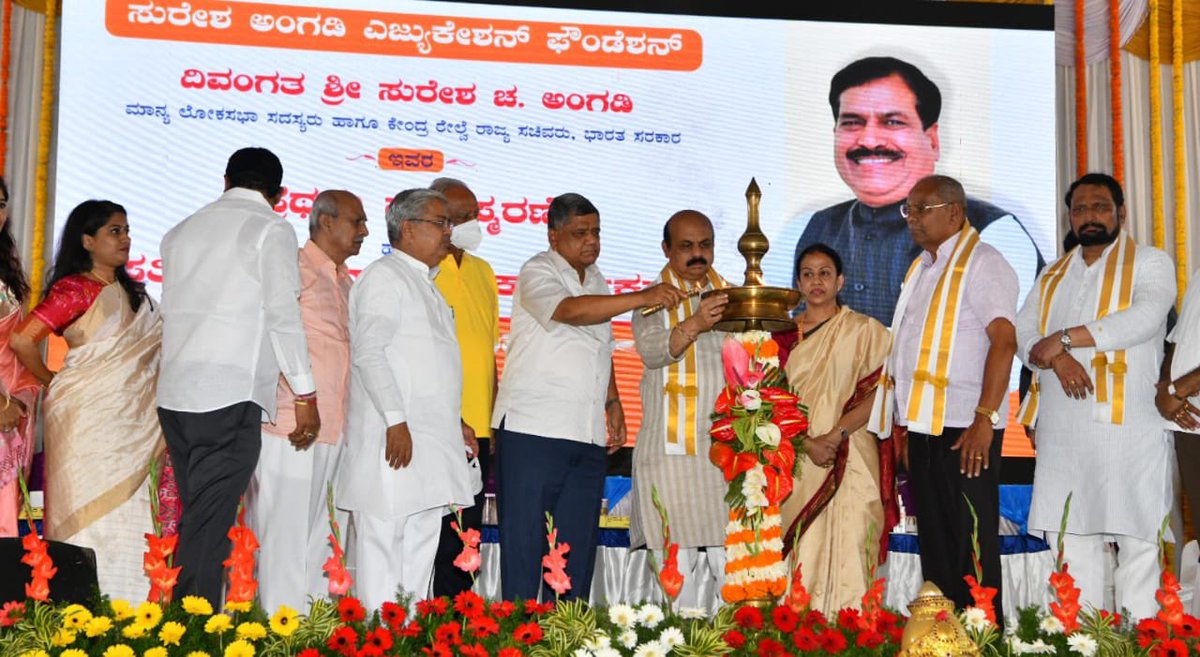 sankalpshettar's tweet photo. ಕೇಂದ್ರದ ಮಾಜಿ ಸಚಿವ ದಿ. ಸುರೇಶ್ ಅಂಗಡಿ ಅವರ ಪ್ರಥಮ ಪುಣ್ಯಸ್ಮರಣೆ ಕಾರ್ಯಕ್ರಮದಲ್ಲಿ ಭಾಗವಹಿಸಿದ ಕ್ಷಣಗಳು. https://t.co/HCSWOOqeBu