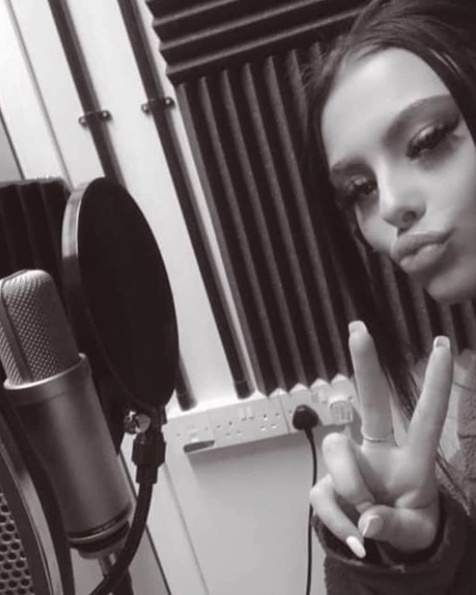 Thank you to BBC Introducing in Hereford &amp; Worcester for playing my brand new tune ''My Heart'' on tonights show! 
I'll be releasing this track very soon but for an early preview click the link below to listen👇 🖤
<a href="/bbcintroducing/">BBC Music Introducing</a> 
bbc.co.uk/programmes/p09… .